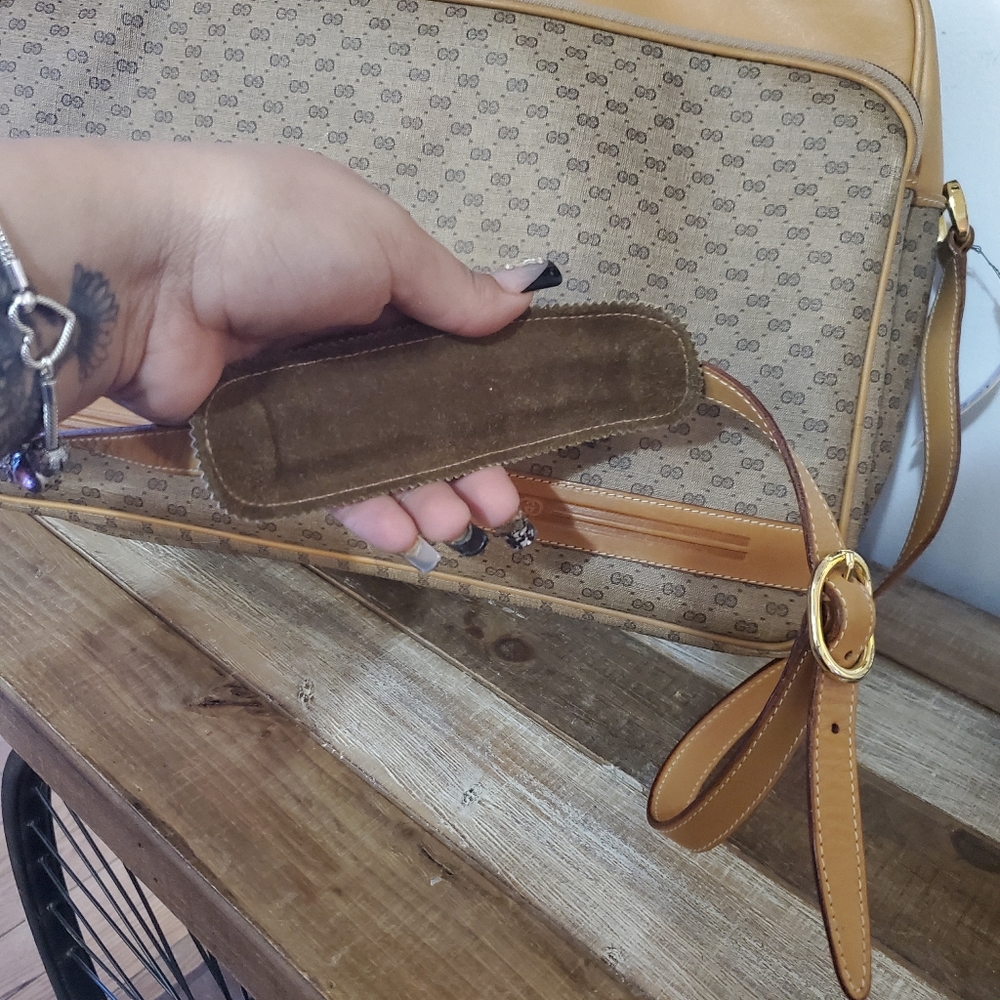 Gucci Tan and Brown Monogram Bag - Picture 3 of 16